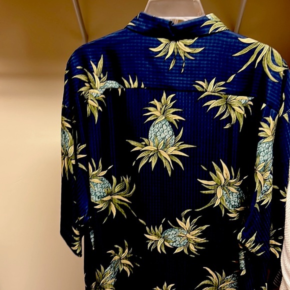 Tommy Bahama Vintage Men’s print pineapple shirt - Picture 3 of 4